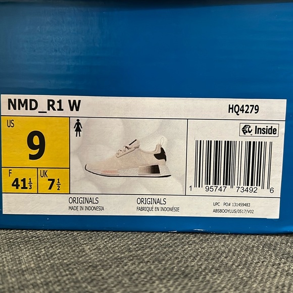 Women’s adidas shoes - Picture 3 of 3